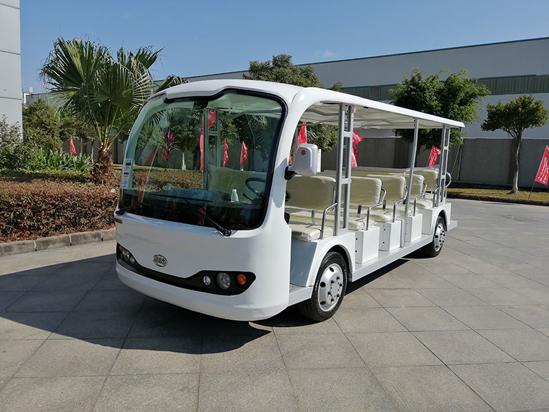電動(dòng)觀光車給景區(qū)帶來(lái)了方便快捷